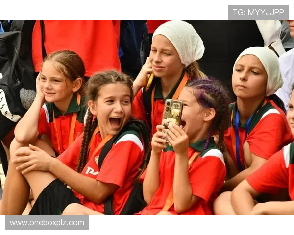 最美的邂逅足球明星与梦想的交汇瞬间