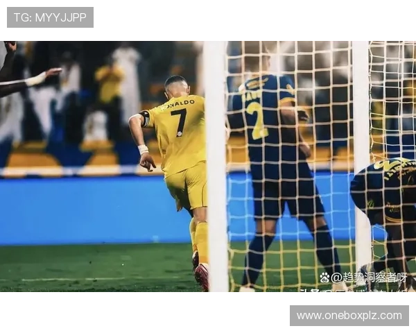 足球明星的光环与阴影揭示他们背后的辛酸与挑战