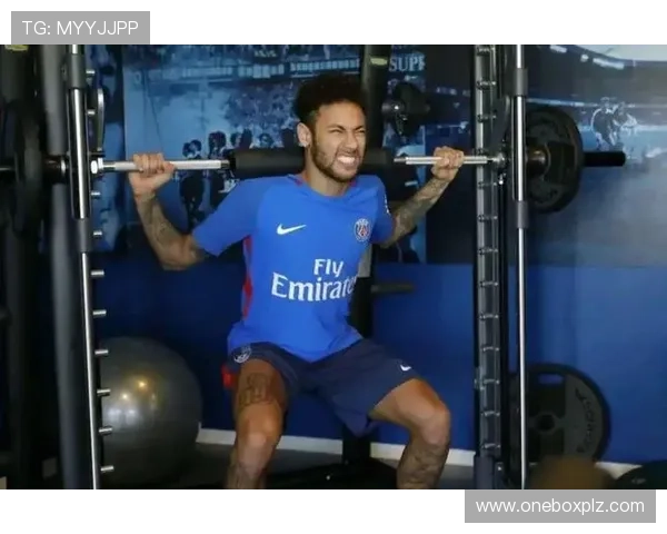 足球明星肌肉图片大汇总展现运动员力量与魅力的完美结合