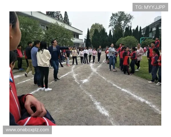 高档足球明星水晶相框精美设计完美呈现运动激情与荣耀瞬间 高档足球明星水晶相框精美设计完美呈现运动激情与荣耀瞬间
